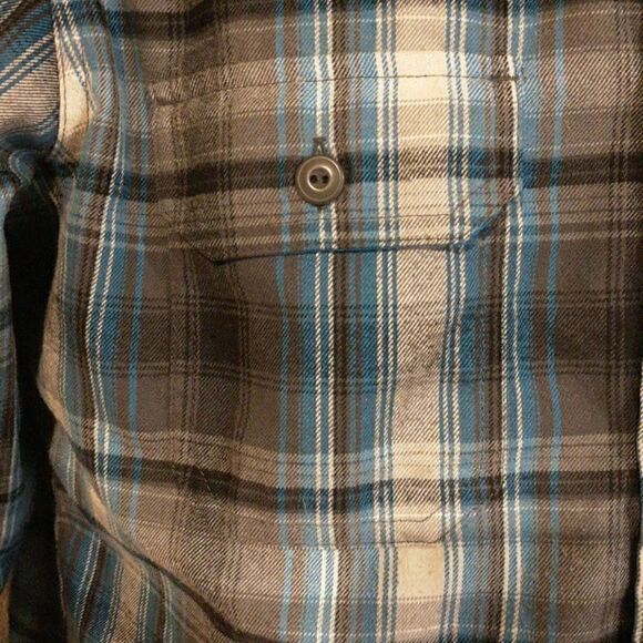 Eddie Bauer, First Ascent, button down longsleeve. Mens medium., new condition - Picture 2 of 8